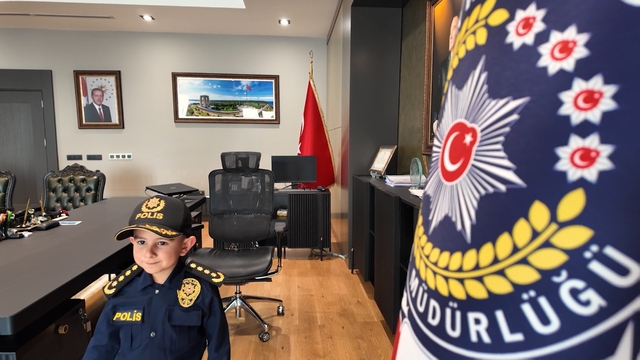 Polis üniformalı çocuklardan '23 Nisan' klibi