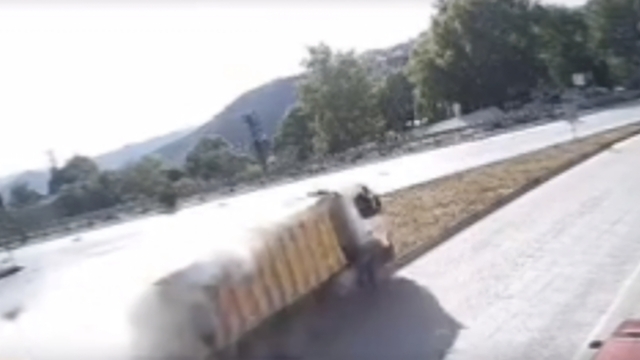 Hatay'da freni arızalanan kamyon şelale bölgesine düştü: 1 ölü, 1 yaralı (2)