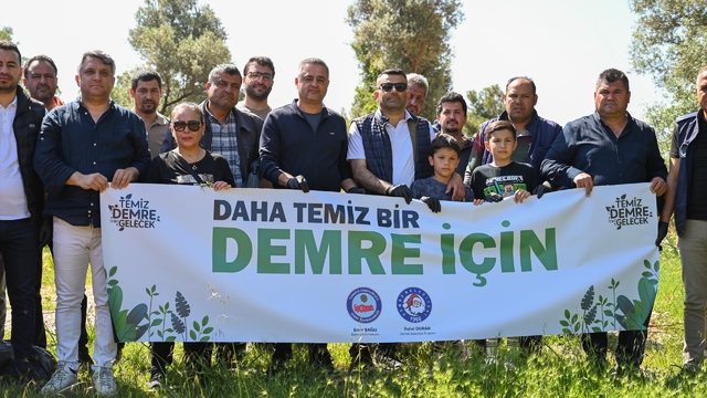 Demre'de çevre temizliği yapıldı