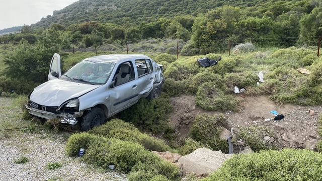 Çanakkale'de şarampole devrilen otomobildeki 4 kişi yaralandı