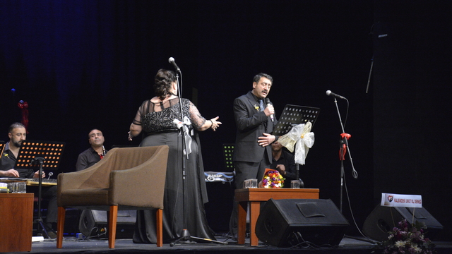 Sanatçı Fatma Gündoğdu 25'inci sanat yılını kutladı