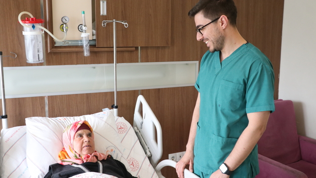 Siirt'te ses teli dolgusu ameliyatı yapıldı