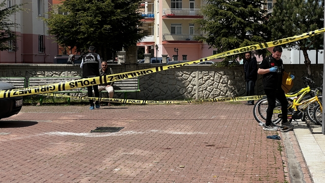 Cam silerken 4'üncü kattan düşüp öldü