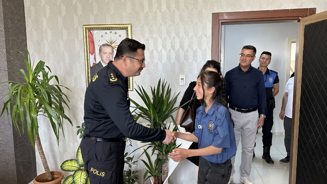 Kahta'da polisten 23 Nisan'da Öğrencilere sürpriz ziyaret