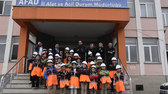 AFAD'dan ilkokul çocuklarına 'gönüllü' eğitimi