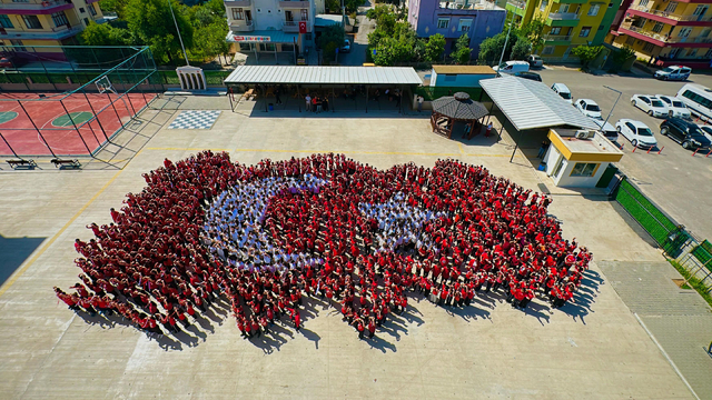 23 Nisan kutlamasında, '1300 yürek, tek harita'