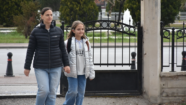 Biyonik kulakla duyan Aybüke yüzmede milli takımı hedefliyor