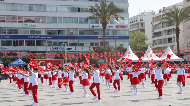 İzmir'de 23 Nisan coşkusu