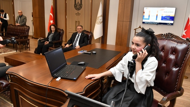 Şanlıurfa Valisi Şıldak, koltuğunu  4. sınıf öğrencisine devretti