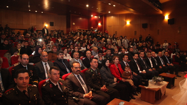 Ahlat'ta 23 Nisan Ulusal Egemenlik ve Çocuk Bayramı kutlandı