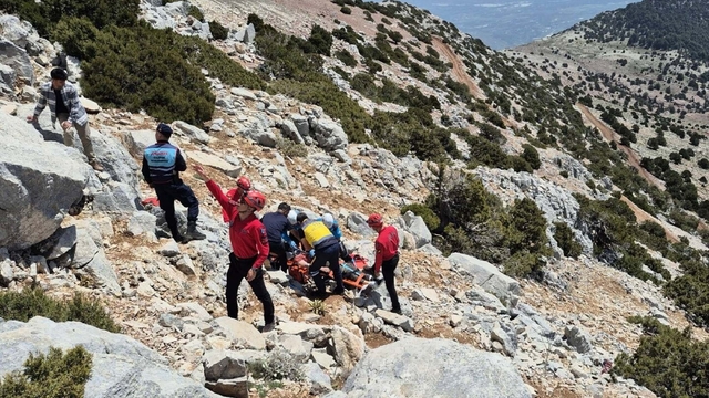 Fethiye'de paraşüt kayalıklara düştü; 2 ölü