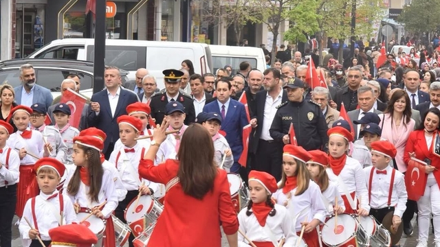 23 Nisan Ulusal Egemenlik ve Çocuk Bayramı Samsun'da törenlerle kutlandı
