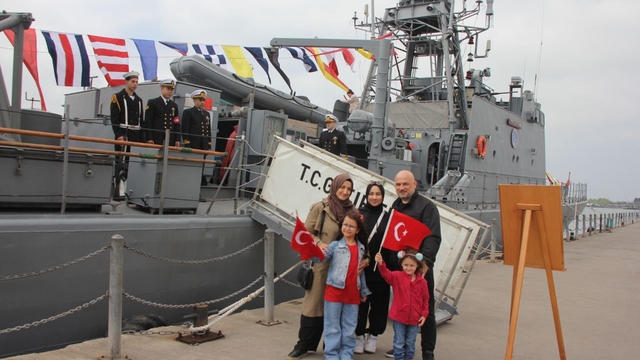 TCG Fırtına hücumbotu Kocaeli'de ziyarete açıldı