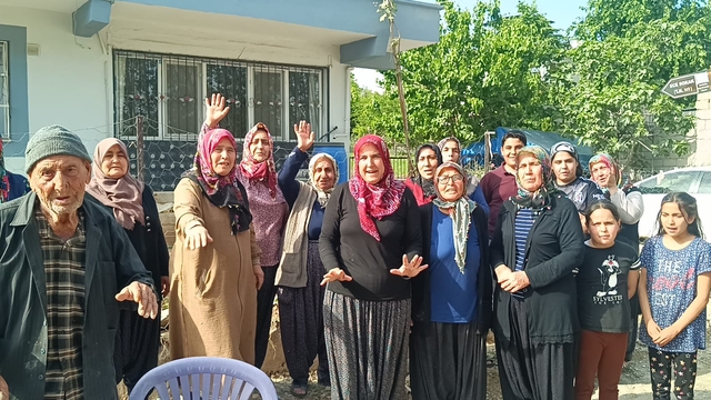 Kozan'da vatandaşlar bozulan yollarının onarılmasını istiyor