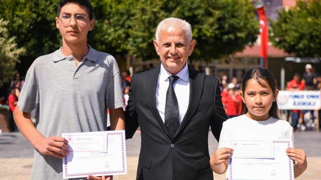 Antalya'nın ilçelerinde 3 Nisan Ulusal Egemenlik ve Çocuk Bayramı kutlandı