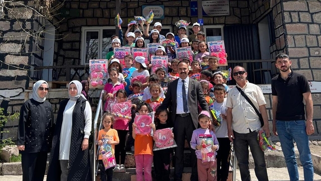 MHP İncesu İlçe Başkanlığı 23 Nisan dolayısıyla 1920 oyuncak dağıttı