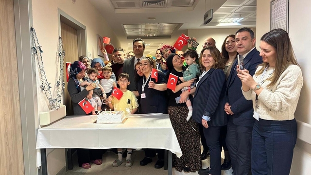 Samsun'da hastanede tedavi gören çocuklara 23 Nisan sürprizi
