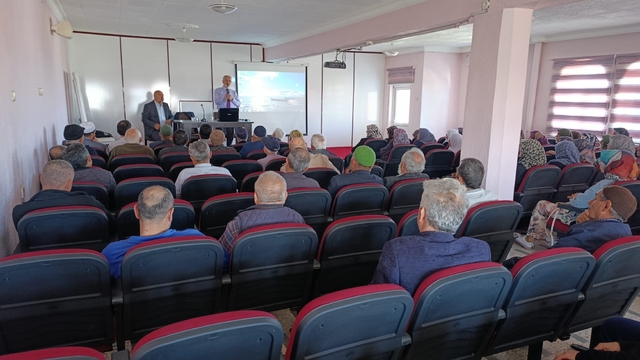 Beyşehir'de hacı adaylarına seminer