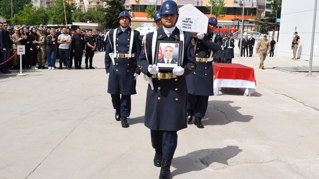 Tabancası kazara ateş alan uzman çavuş şehit oldu