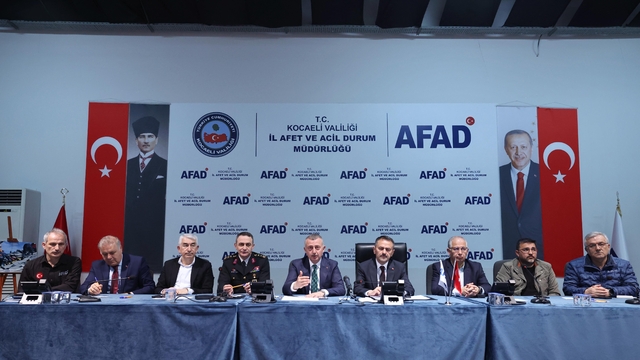 Kocaeli Valisi Aktaş: 23 vatandaşımız yüksekten atlama sonucu yaralandı