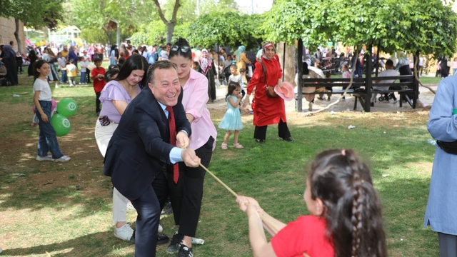 Nizip ilçesinde 23 Nisan Ulusal Egemenlik ve Çocuk Bayramı Şenliği düzenlendi