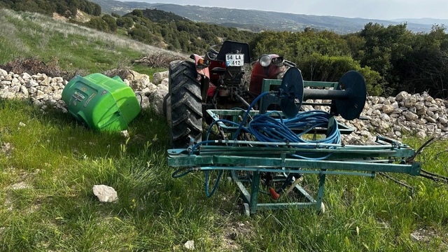 Uşak'ta traktörün altında kalan kişi ağır yaralandı
