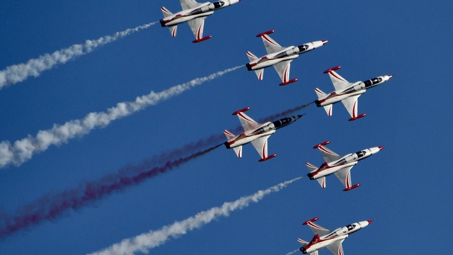 Türk Yıldızları'ndan Antalya'da nefes kesen gösteri