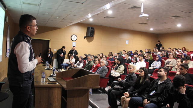 Karabük'te siber suçlarla mücadele semineri düzenlendi