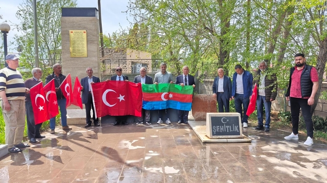 'Soykırım görmek isteyen Hakmehmet Şehitliği'ne gelsin'