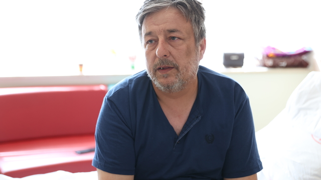 Süs havuzuna düşen çocuğu kurtarmaya çalışırken akıma kapılan 2 kişinin tedavisi sürüyor