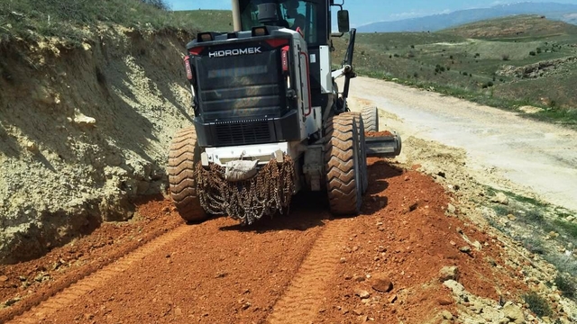 Keban'ın Akçatepe köyünde 2 mezrada stabilize yol yapıldı