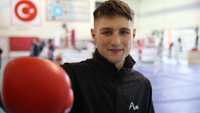 Babasının hayalini gerçekleştiren milli boksör Metehan, dünya şampiyonu olmak istiyor