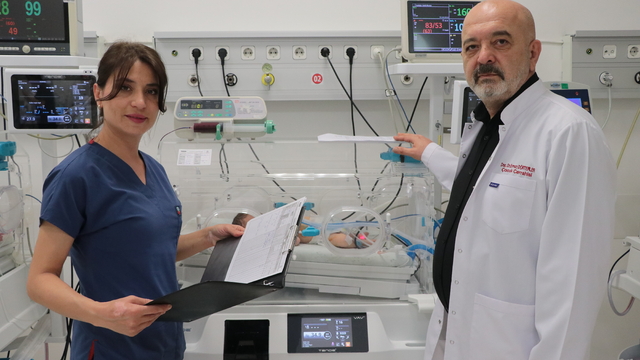 30 bin doğumda bir görülen hastalıkla doğan bebek, ameliyat edildi.