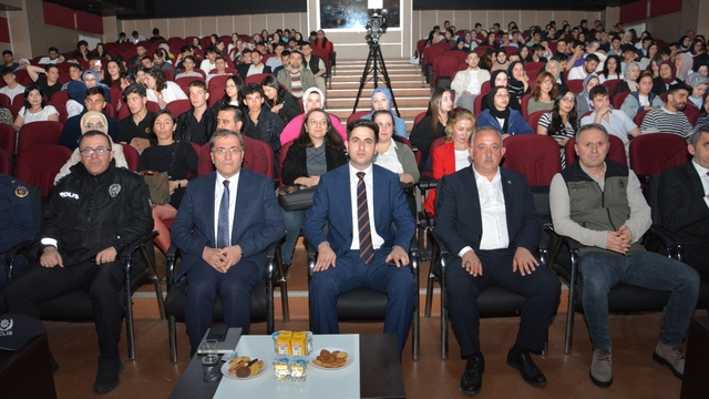 Araç Meslek Yüksekokulu öğrencileri kadına yönelik şiddete tiyatro ile dikkat çekti