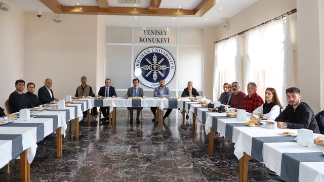 Ardahan Üniversitesi Rektörü Emiroğlu, gazetecilerle buluştu