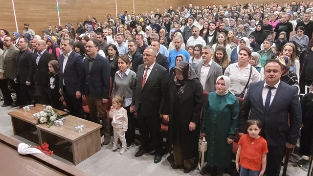 Vezirköprü'de yöresel halk oyunları gösterisi sunuldu