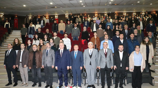 Trabzon'da "Ermeni Meselesi: 1915 Olaylarının Dünü-Bugünü" konulu panel düzenlendi