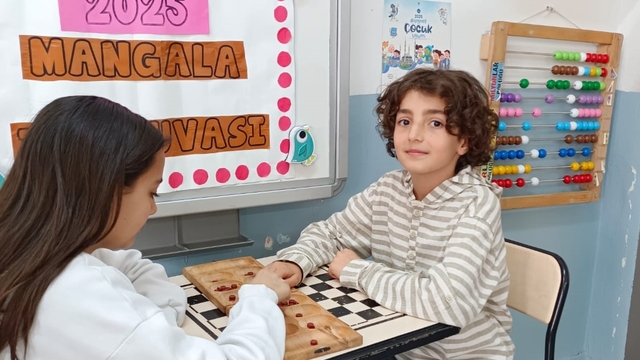 Mangala turnuvasında kazandığı madalyayı Gazzeli çocuklara hediye etti