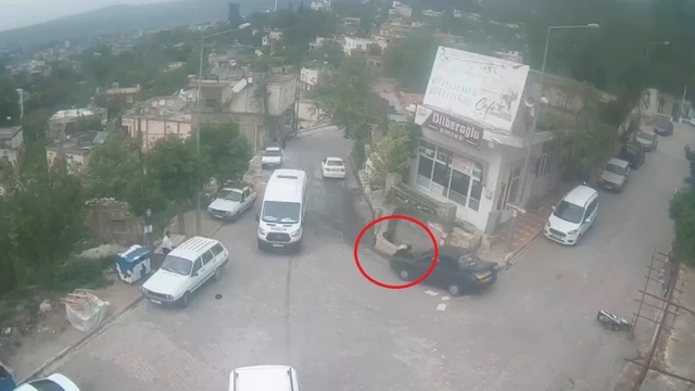 Osmaniye'de 9'u öğrenci 11 kişinin yaralandığı kaza kamerada