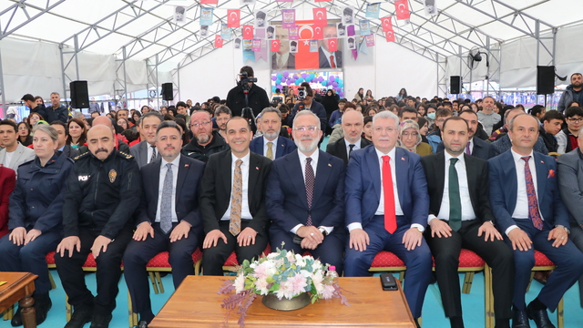 AK Parti Grup Başkanvekili Yenişehirlioğlu, Çankırı'da kitapseverlerle buluştu: