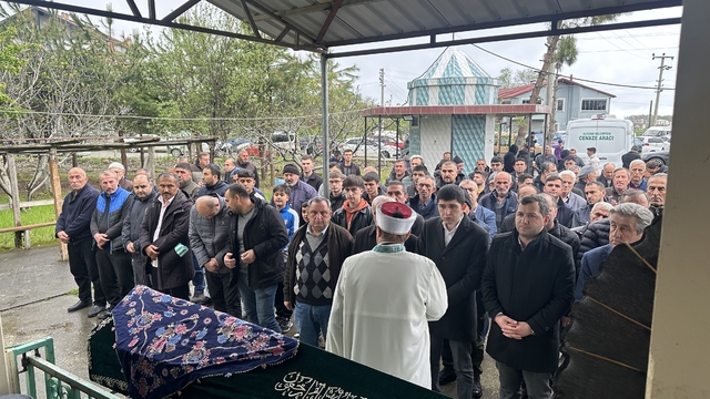 Samsun'da boşanma aşamasındaki eşi tarafından öldürülen kadının cenazesi defnedildi