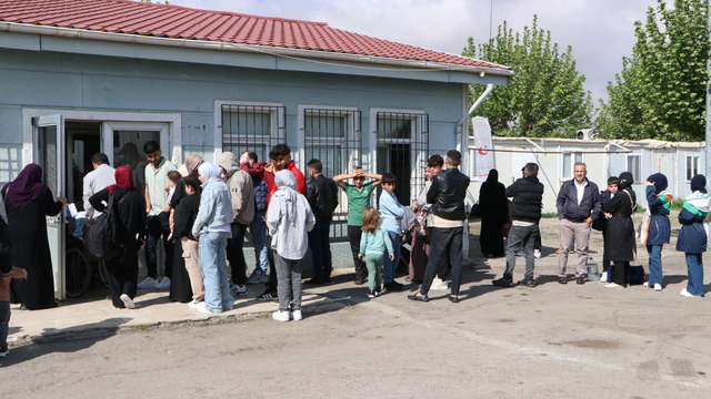 Türkiye'deki Suriyelilerin Kilis'ten ülkelerine dönüşü sürüyor