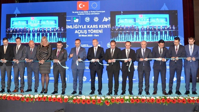 Bakan Kacır: Turizm gelirlerinde 61,1 milyar dolarla yeni bir rekora imza attık