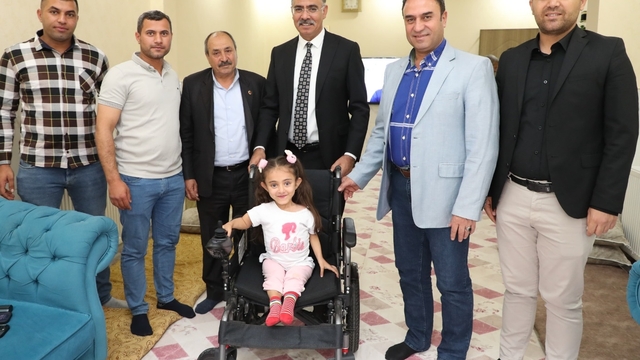 Şanlıurfa'da küçük kızın akülü sandalye talebi yerine getirildi