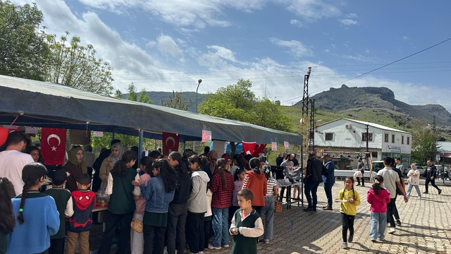 Diyarbakır'da "Çüngüş'ten Gazzeli çocuklara destek" kermesi düzenlendi