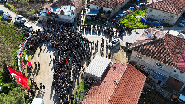 Şırnak'ta bir aracın çarpmasıyla şehit olan polis memuru Uşak'ta son yolcuğuna uğurlandı