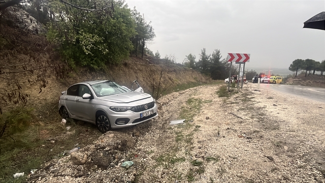 Burdur'da tırla çarpışan otomobildeki 4 kişi yaralandı