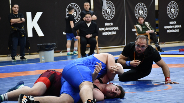 15 Yaş Altı Türkiye Güreş Grup Müsabakaları Bilecik'te devam ediyor