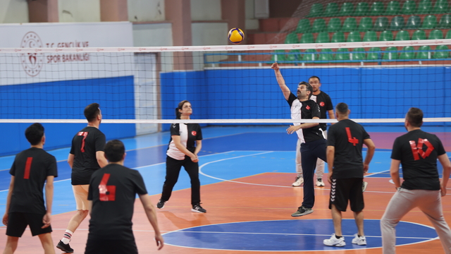 Nevşehir'de kamu çalışanlarına voleybol turnuvası düzenlendi