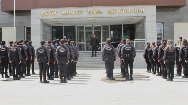 Van'da çevik kuvvet polisi, tatbikat ve eğitimlerle olaylara müdahale kabiliyetini geliştiriyor